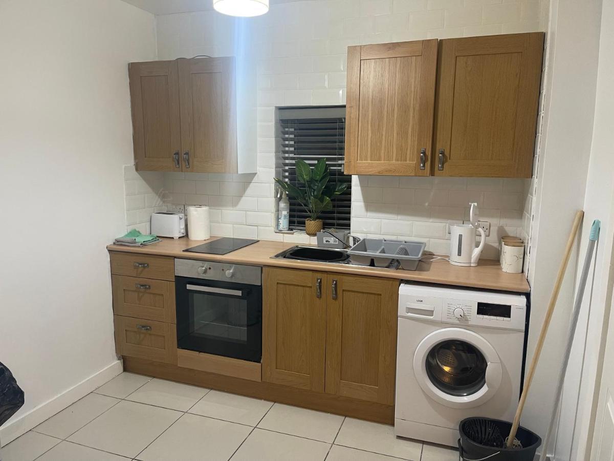 2 Bed Flat Right In Centre Of Portrush Town Apartment Ngoại thất bức ảnh